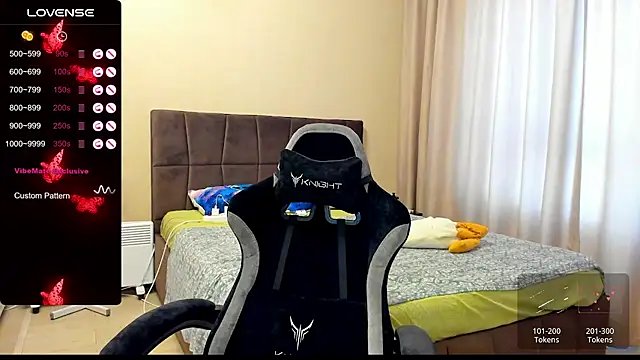 Snapshot of AlanaBrox chatting on September 2025 11:34:01 AM AlanaBrox online show from September 2025 11:34:01 AM