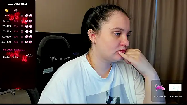 Snapshot of AlanaBrox chatting on October 2025 12:09:02 PM AlanaBrox online show from October 2025 12:09:02 PM