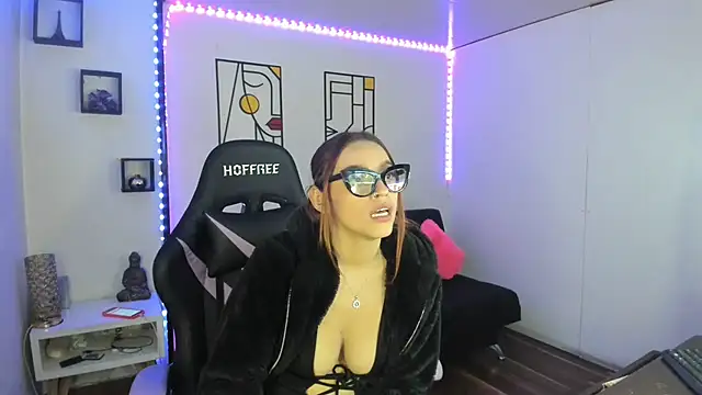 Snapshot of kay_marie chatting on January 2025 03:41:01 AM kay marie online show from January 2025 03:41:01 AM