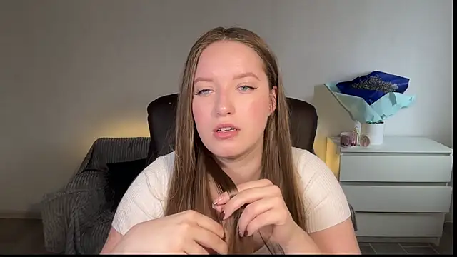 EvaMaddison online show from April 2026 07:14:01 AM