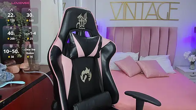 amy-thomson1 online show from September 2025 12:40:01 PM