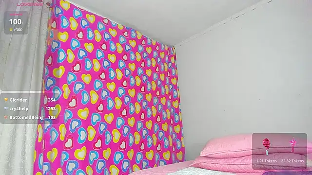 caroline tovar online show from February 2025 11:05:01 PM