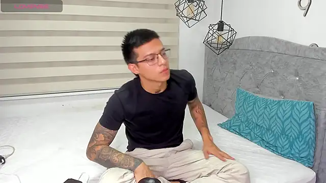 SIXXTOLOVE18 online show from February 2026 12:28:01 AM