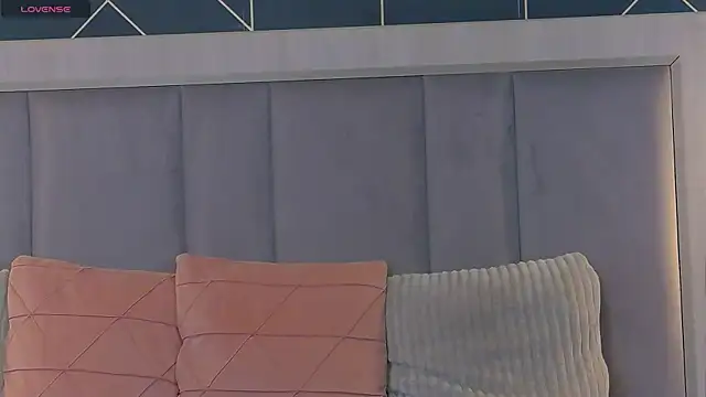 Snapshot of EmyLaveau chatting on November 2025 06:24:02 AM EmyLaveau online show from November 2025 06:24:02 AM