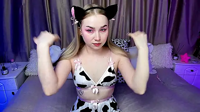 Snapshot of LilyStarlight chatting on November 2025 05:17:01 AM LilyStarlight online show from November 2025 05:17:01 AM