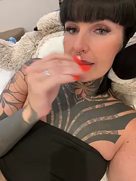 Snapshot of InkedBiitch chatting on June 2026 05:18:01 PM InkedBiitch online show from June 2026 05:18:01 PM