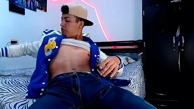 Snapshot of littleyork chatting on February 2025 11:57:02 AM littleyork online show from February 2025 11:57:02 AM