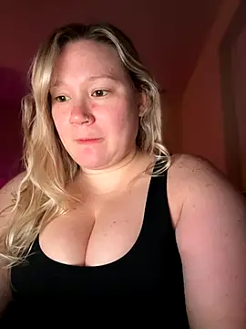Snapshot of PiggyRose chatting on October 2025 02:43:02 AM PiggyRose online show from October 2025 02:43:02 AM