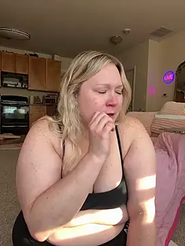 PiggyRose online show from June 2026 10:32:01 PM