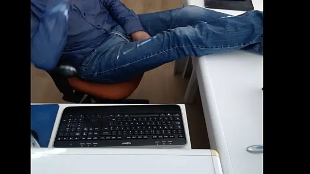 dutchpornking online show from October 2025 12:00:02 PM