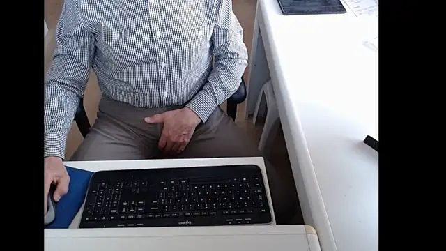 dutchpornking online show from April 2026 06:19:01 AM