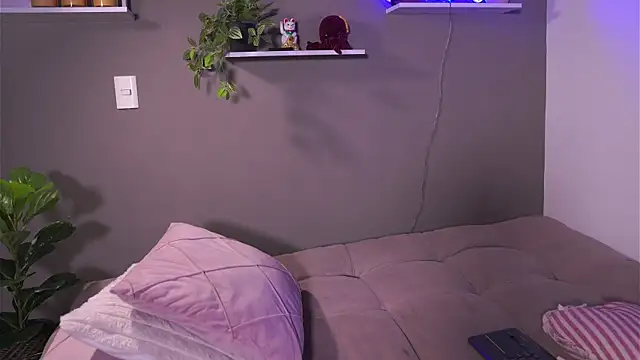 HannahEvanss online show from January 2026 08:00:01 PM