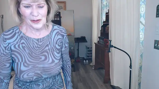 Snapshot of SindeeDix chatting on May 2026 02:11:01 PM SindeeDix online show from May 2026 02:11:01 PM
