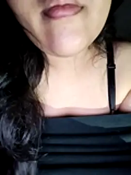 Annerae online show from November 2025 02:42:02 PM