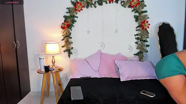 SarahCinnamon- online show from January 2026 09:05:02 PM