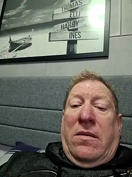 tomtom111111 online show from November 2025 11:25:01 AM