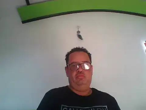 Snapshot of djtomxxx2777 chatting on February 2025 08:17:02 PM djtomxxx2777 online show from February 2025 08:17:02 PM