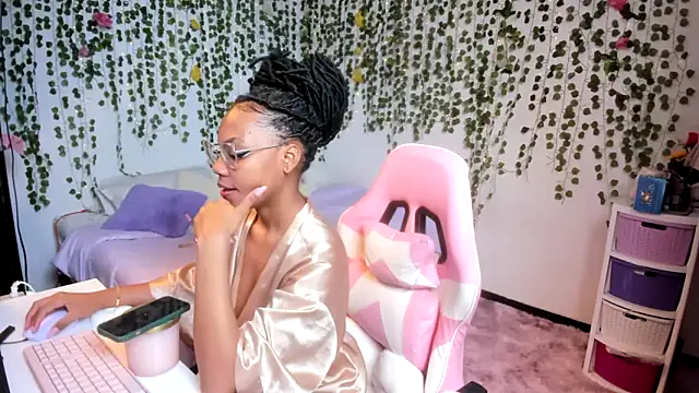 violeta milleer online show from November 2025 04:51:02 PM