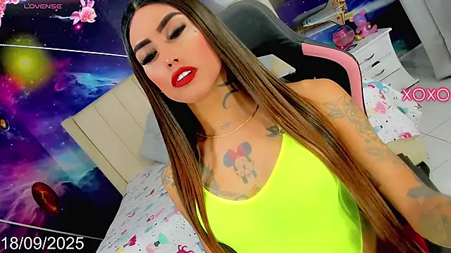 Snapshot of Nella_Dolls chatting on September 2025 11:18:01 PM Nella Dolls online show from September 2025 11:18:01 PM