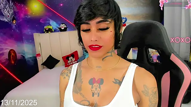 Snapshot of Nella_Dolls chatting on November 2025 08:52:01 PM Nella Dolls online show from November 2025 08:52:01 PM