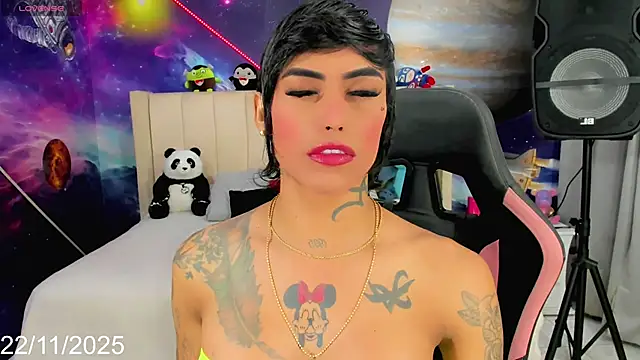 Snapshot of Nella_Dolls chatting on November 2025 07:51:02 AM Nella Dolls online show from November 2025 07:51:02 AM