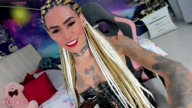 Snapshot of Nella_Dolls chatting on July 2026 10:07:02 PM Nella Dolls online show from July 2026 10:07:02 PM