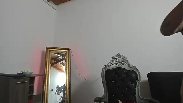 Snapshot of Hela_wet chatting on December 2024 08:04:02 PM Hela wet online show from December 2024 08:04:02 PM