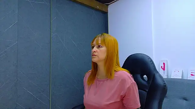 Britney taylor  online show from February 2026 07:01:02 PM