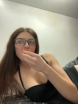 little belucci online show from January 2025 08:29:01 PM