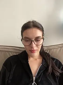 little belucci online show from October 2025 01:11:02 PM