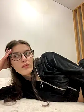 little belucci online show from November 2025 01:44:01 PM