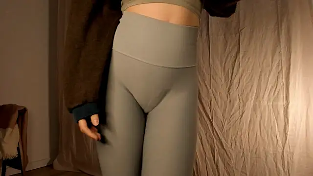 Snapshot of hee_jeen chatting on February 2025 04:05:02 PM hee jeen online show from February 2025 04:05:02 PM