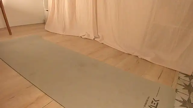 Snapshot of hee_jeen chatting on March 2025 01:20:02 AM hee jeen online show from March 2025 01:20:02 AM