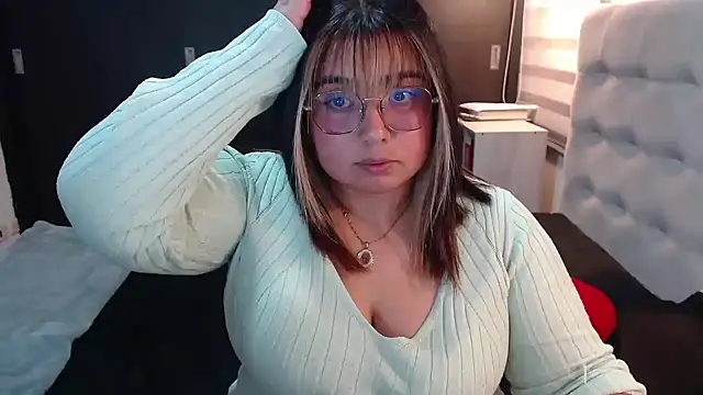 Snapshot of yini_angel chatting on June 2026 10:56:02 PM yini angel online show from June 2026 10:56:02 PM