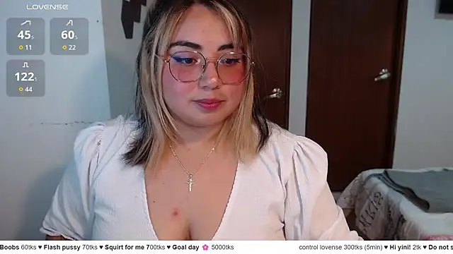 Snapshot of yini_angel chatting on June 2026 03:15:01 AM yini angel online show from June 2026 03:15:01 AM