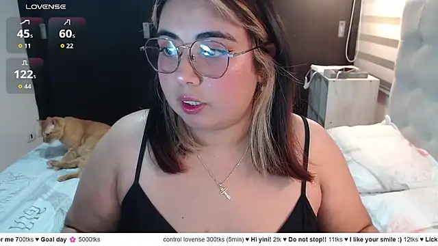 Snapshot of yini_angel chatting on June 2026 03:06:02 AM yini angel online show from June 2026 03:06:02 AM