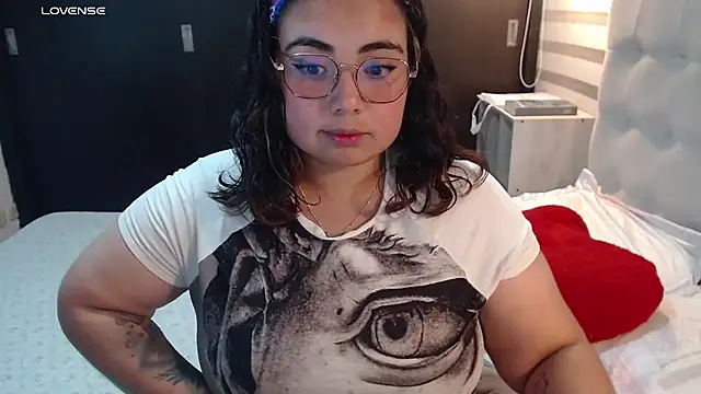 Snapshot of yini_angel chatting on June 2026 04:06:02 AM yini angel online show from June 2026 04:06:02 AM