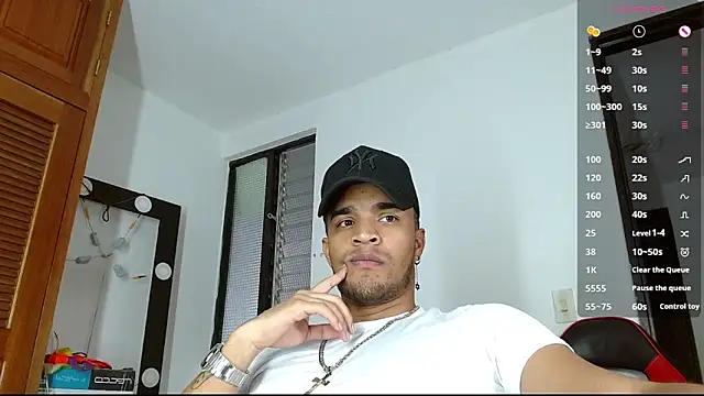 Snapshot of Bigcock_21cm_ chatting on February 2025 10:26:02 PM Bigcock 21cm  online show from February 2025 10:26:02 PM