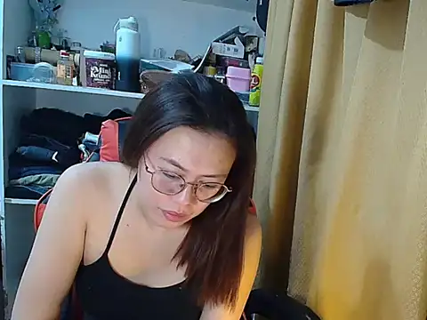 Snapshot of crizzybel chatting on April 2026 06:14:02 PM crizzybel online show from April 2026 06:14:02 PM