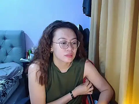 Snapshot of crizzybel chatting on June 2026 08:03:01 PM crizzybel online show from June 2026 08:03:01 PM