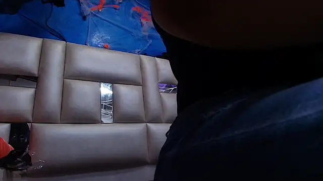 leon gaby online show from October 2025 07:18:01 PM