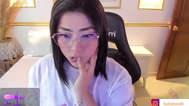 lucy26  online show from March 2025 08:32:02 AM