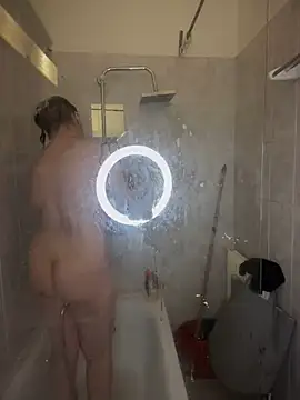 Snapshot of callmelouve chatting on January 2025 10:40:01 AM callmelouve online show from January 2025 10:40:01 AM