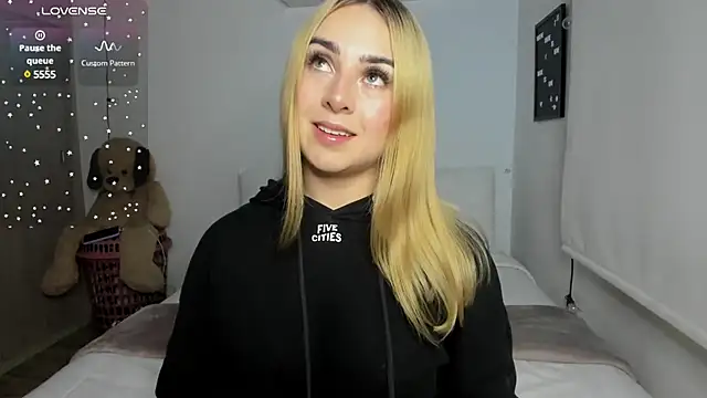 sophi mooreno online show from March 2025 12:53:01 AM