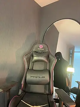 Lucas eevans online show from February 2026 03:39:01 PM