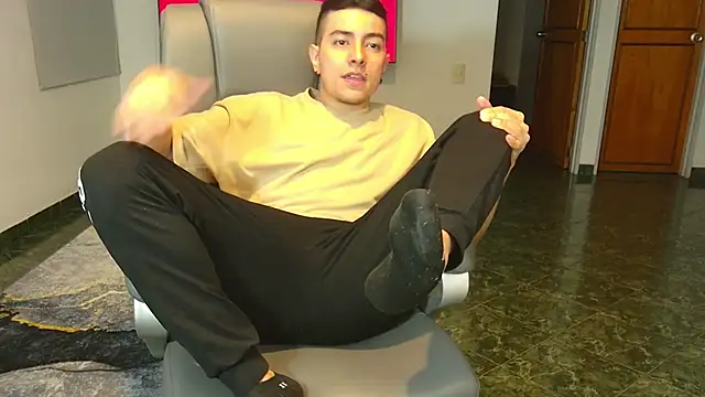 Jhoan saenz online show from October 2025 05:04:02 AM