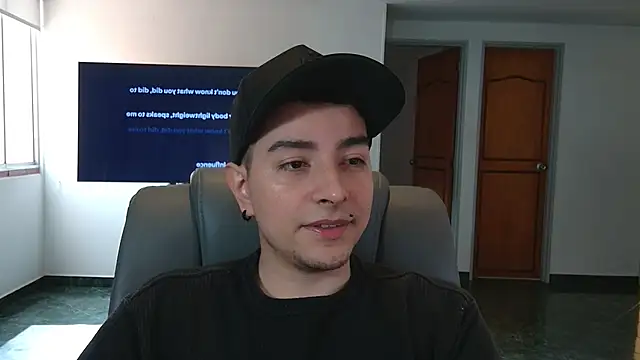 Jhoan saenz online show from November 2025 07:01:02 PM