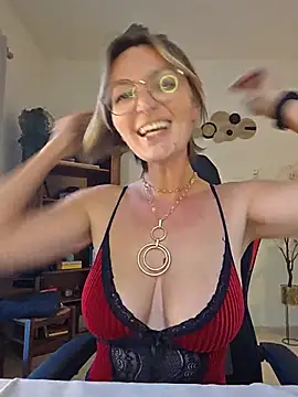 MissMialicious online show from May 2026 04:25:01 PM