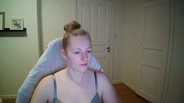 Girlnina-1995 online show from November 2025 10:06:01 AM