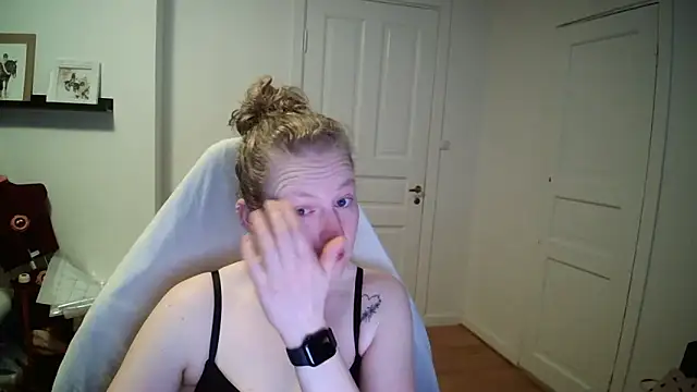 Girlnina-1995 online show from March 2026 06:29:01 AM